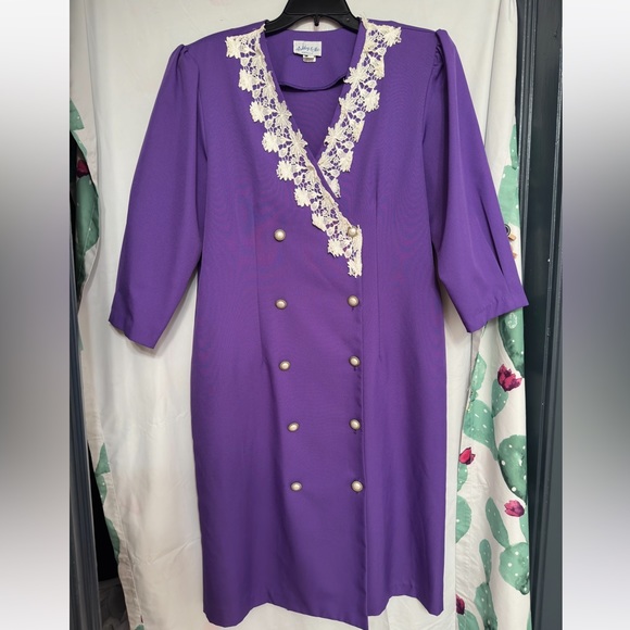 Vintage Ashley & Me Women’s Purple Lace neckline Button Up Dress Size 16 - Picture 3 of 15